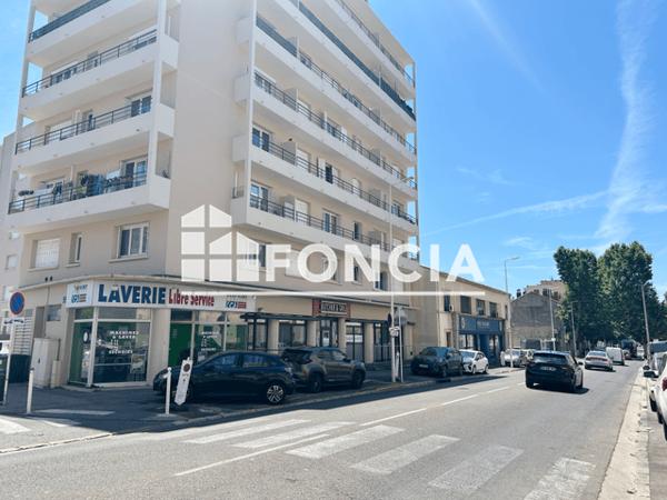 Location Local commercial 3 pièces 216.55 m² - Toulon 83100