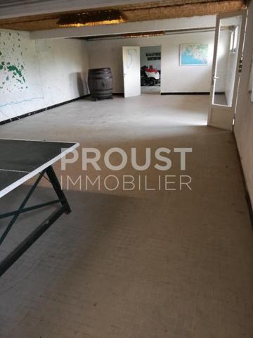 Exclusivité, chizé, ancien cabinet médical à rénover sur un terrain de 3500 environ en bord de rivière
