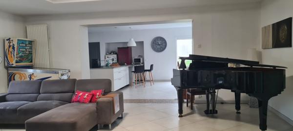 Traditionnelle - 7 pièces - 193 m²