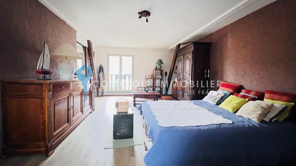 Maison
                                                                                                                                                                                                                                                                                                                        6 pièce(s)                                                                                                                                                                                                          3 chambre(s)                                                                                                                                                                                                          151.56  m²