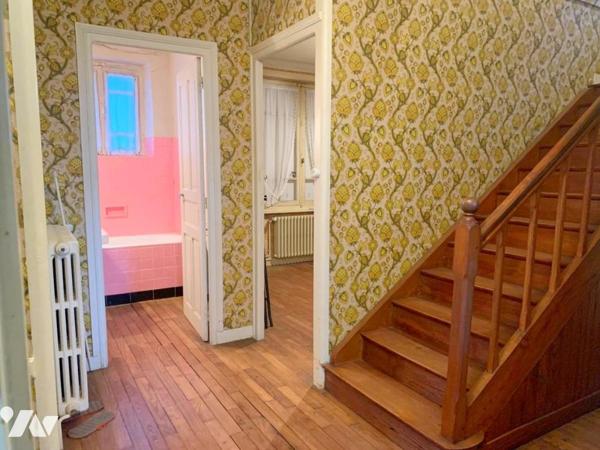 maison en pierres dans le centre de Gaël