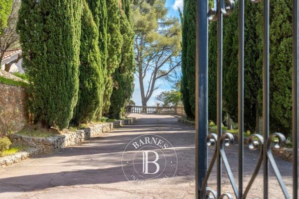 Toulon, Propriété 8 Chambres -  322 m² à vendre