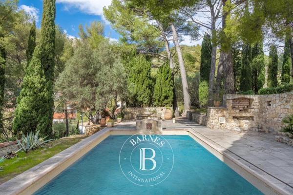 Toulon, Propriété 8 Chambres -  322 m² à vendre