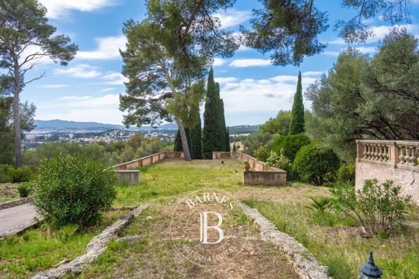 Toulon, Propriété 8 Chambres -  322 m² à vendre