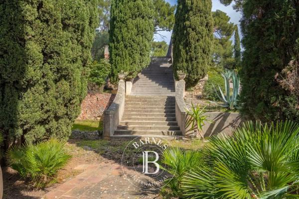 Toulon, Propriété 8 Chambres -  322 m² à vendre