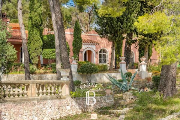 Toulon, Propriété 8 Chambres -  322 m² à vendre