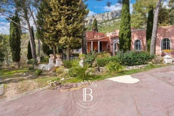 Toulon, Propriété 8 Chambres -  322 m² à vendre