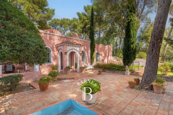 Toulon, Propriété 8 Chambres -  322 m² à vendre