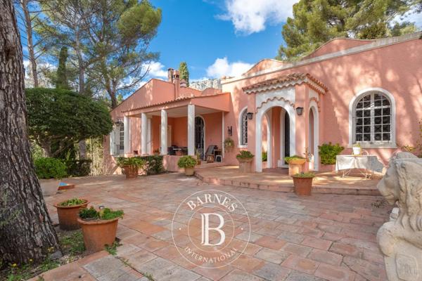 Toulon, Propriété 8 Chambres -  322 m² à vendre