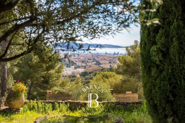Toulon, Propriété 8 Chambres -  322 m² à vendre