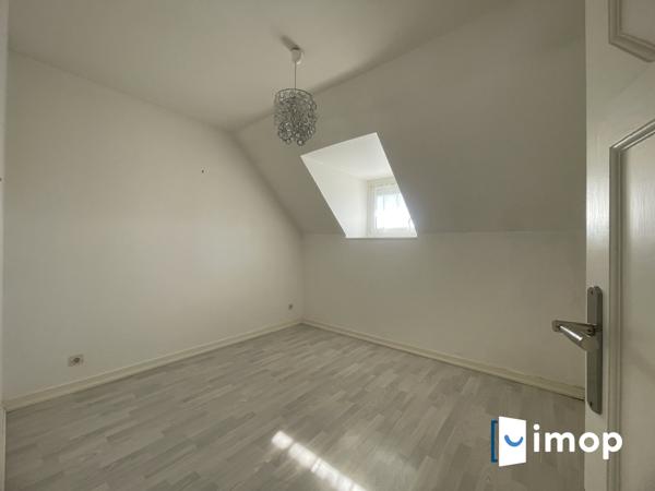 Belle maison avec extérieur