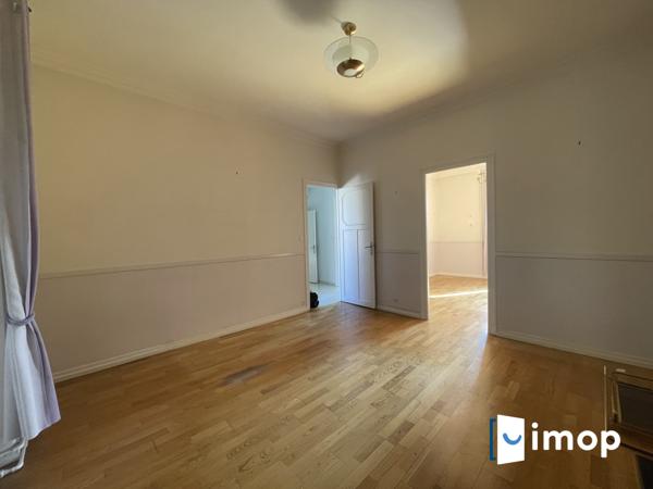 Belle maison avec extérieur