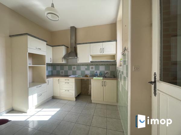 Belle maison avec extérieur