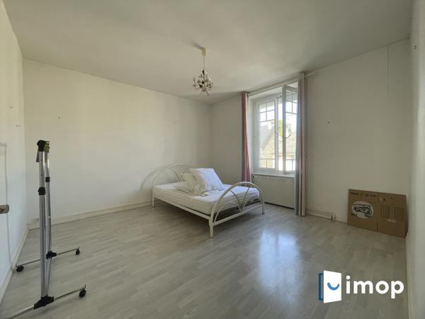 Belle maison avec extérieur