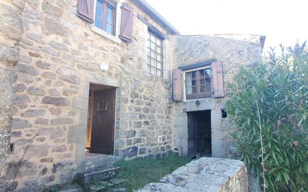 Maison à vendre    4 pièces •  Lablachère