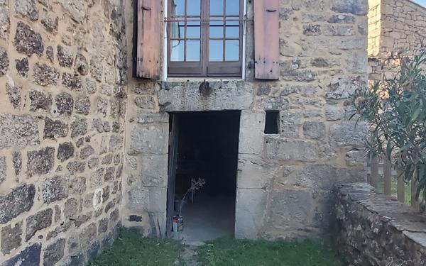 Maison à vendre    4 pièces •  Lablachère