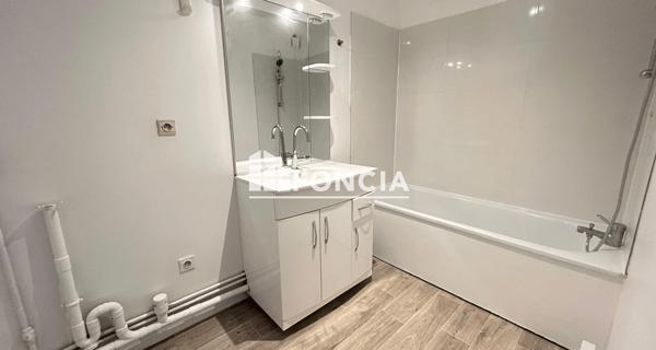Location Appartement 3 pièces 65.74 m² - Clamart 92140