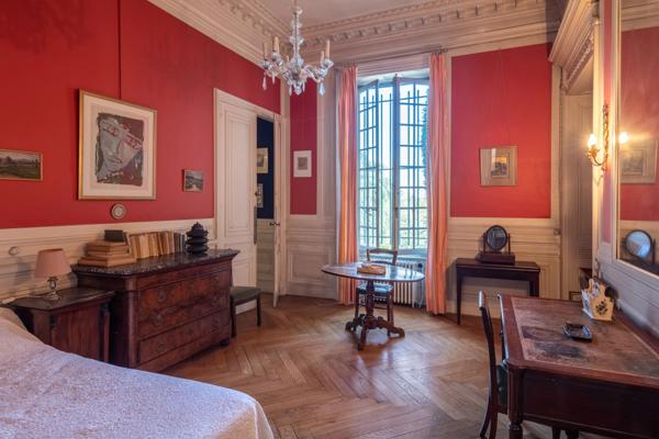 Écully Centre – Appartement de prestige à vendre de 313 m² – Rez-de-jardin – Parc privatif – 4 chambres- Cave à vins