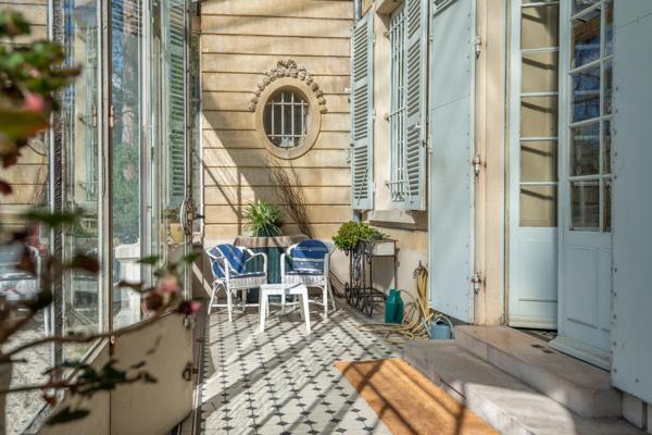 Écully Centre – Appartement de prestige à vendre de 313 m² – Rez-de-jardin – Parc privatif – 4 chambres- Cave à vins