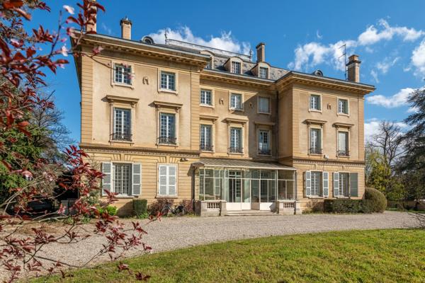 Écully Centre – Appartement de prestige à vendre de 313 m² – Rez-de-jardin – Parc privatif – 4 chambres- Cave à vins
