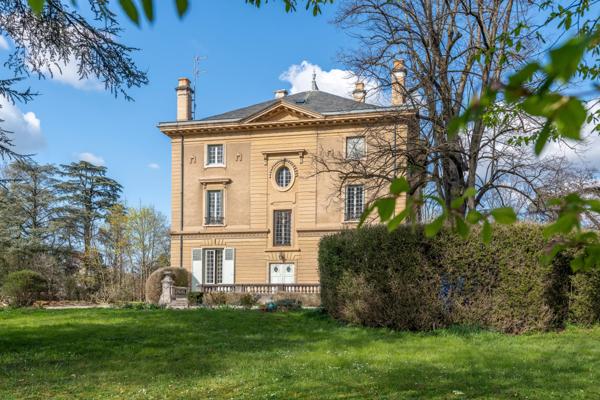 Écully Centre – Appartement de prestige à vendre de 313 m² – Rez-de-jardin – Parc privatif – 4 chambres- Cave à vins