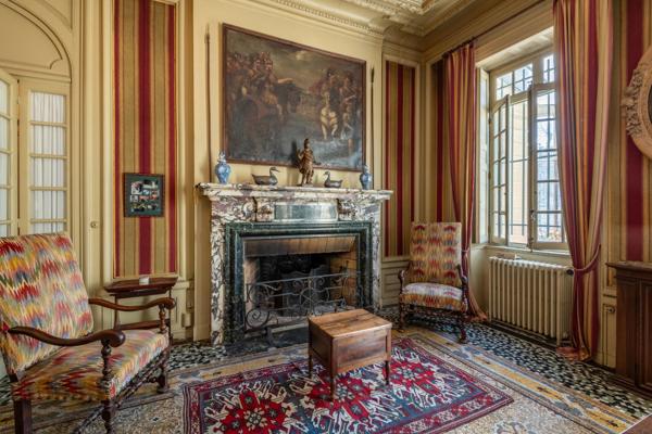 Écully Centre – Appartement de prestige à vendre de 313 m² – Rez-de-jardin – Parc privatif – 4 chambres- Cave à vins