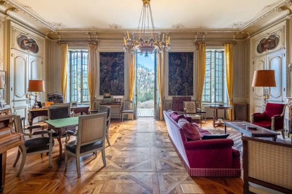 Écully Centre – Appartement de prestige à vendre de 313 m² – Rez-de-jardin – Parc privatif – 4 chambres- Cave à vins