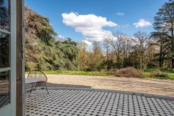 Écully Centre – Appartement de prestige à vendre de 313 m² – Rez-de-jardin – Parc privatif – 4 chambres- Cave à vins