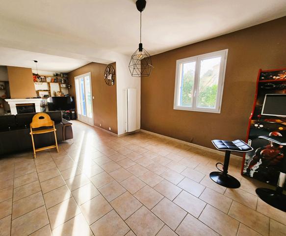 VEDENE - AVIGNON - MAISON A VENDRE DE 170 M² SURFACE HABITABLE SUR UN TERRAIN DE 1000M² AVEC GARAGE PARKING ET ANNEXE