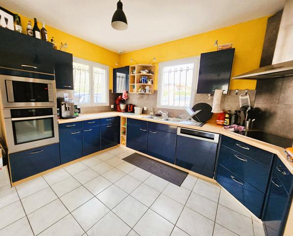 VEDENE - AVIGNON - MAISON A VENDRE DE 170 M² SURFACE HABITABLE SUR UN TERRAIN DE 1000M² AVEC GARAGE PARKING ET ANNEXE