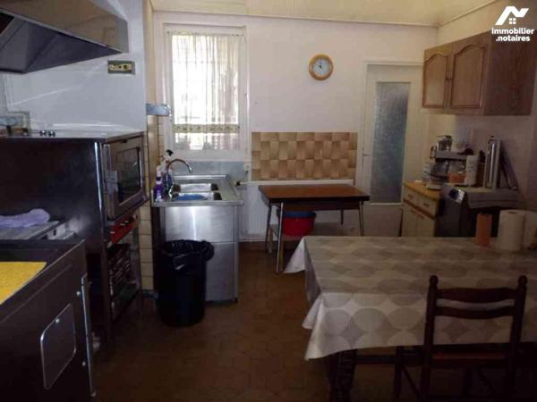 a 20 minute de Dunkerque immeuble mixte fond de commerce restaurant avec un habitation a l'étag...