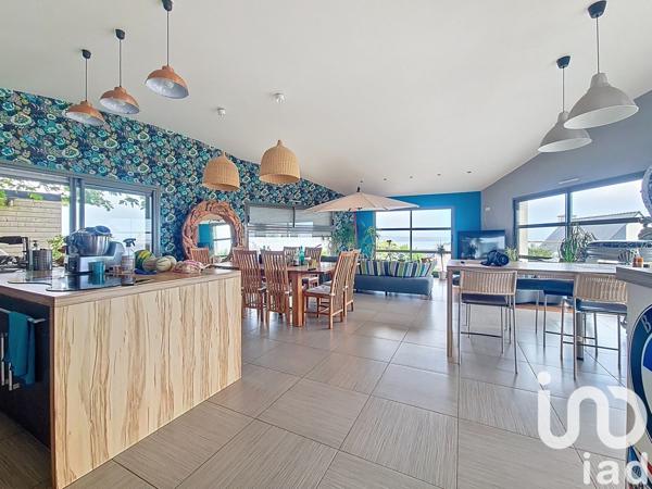 Maison 8 pièces de 235 m² à Plougonvelin (29217)