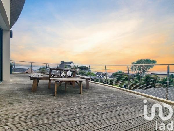 Maison 8 pièces de 235 m² à Plougonvelin (29217)