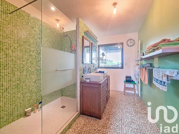 Maison 8 pièces de 235 m² à Plougonvelin (29217)