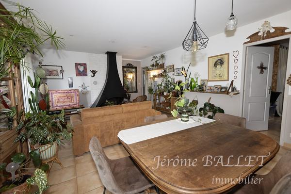 Maison
         8 pièces
        - 146 m² 280 000 € *