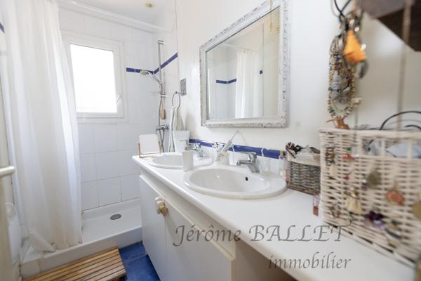 Maison
         8 pièces
        - 146 m² 280 000 € *