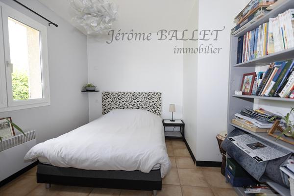 Maison
         8 pièces
        - 146 m² 280 000 € *