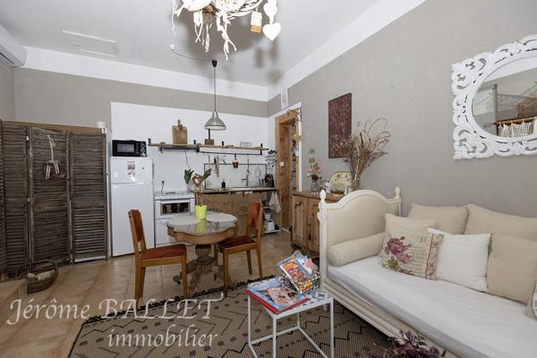 Maison
         8 pièces
        - 146 m² 280 000 € *