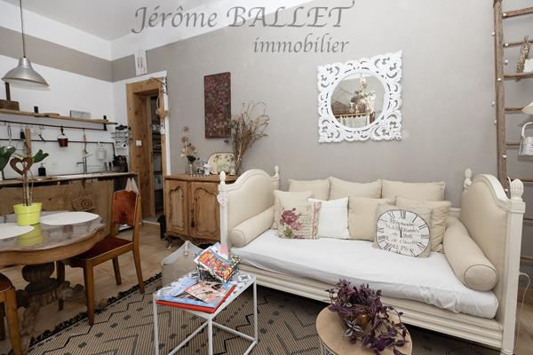 Maison
         8 pièces
        - 146 m² 280 000 € *