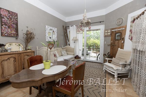 Maison
         8 pièces
        - 146 m² 280 000 € *