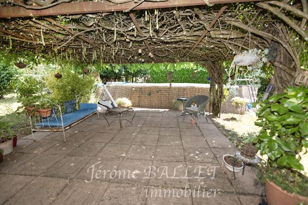 Maison
         8 pièces
        - 146 m² 280 000 € *