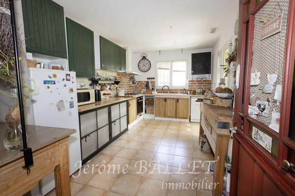 Maison
         8 pièces
        - 146 m² 280 000 € *