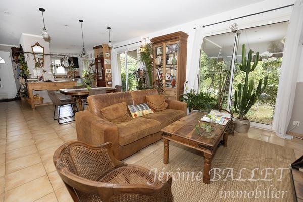 Maison
         8 pièces
        - 146 m² 280 000 € *