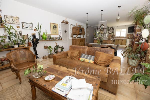Maison
         8 pièces
        - 146 m² 280 000 € *