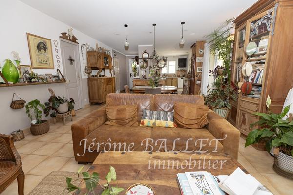 Maison
         8 pièces
        - 146 m² 280 000 € *
