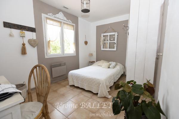 Maison
         8 pièces
        - 146 m² 280 000 € *