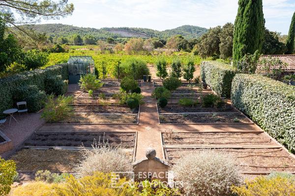Domaine avec vignes oliveraie et annexes