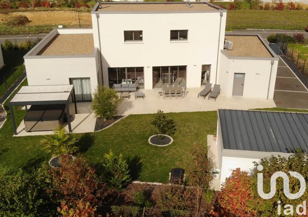 Maison à vendre 8 pièces 181 m² Saint-Cyr-sur-Loire