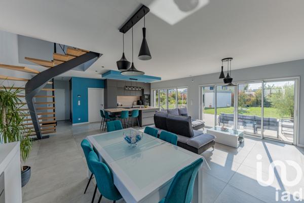 Maison à vendre 8 pièces 181 m² Saint-Cyr-sur-Loire