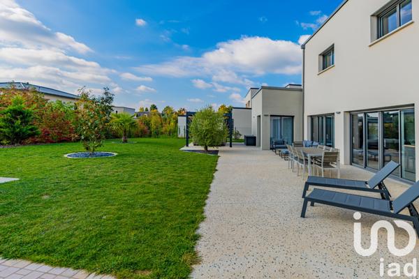 Maison à vendre 8 pièces 181 m² Saint-Cyr-sur-Loire